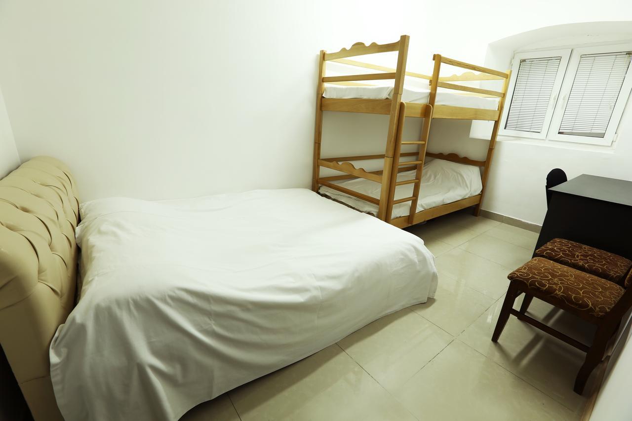 Byron Hostel Yerevan Exterior photo