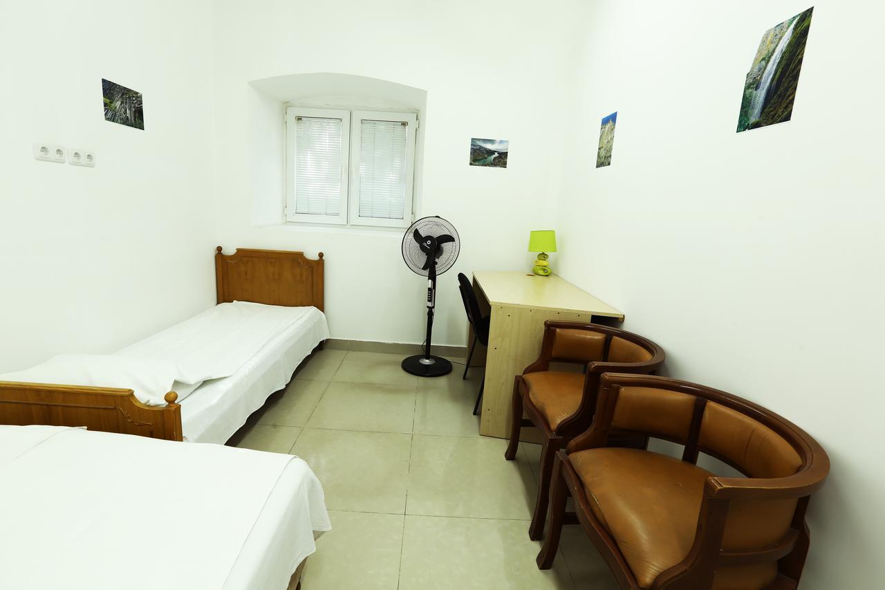 Byron Hostel Yerevan Exterior photo