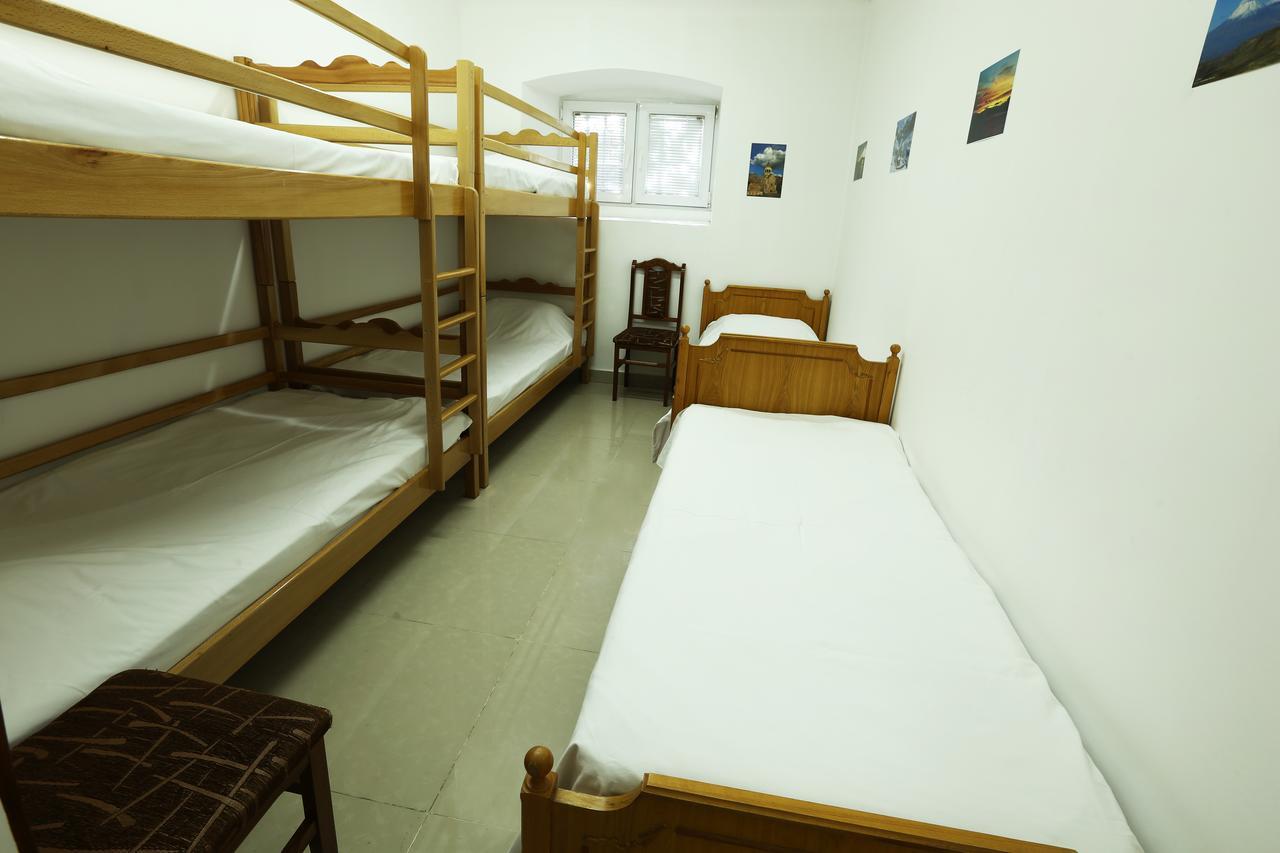 Byron Hostel Yerevan Exterior photo