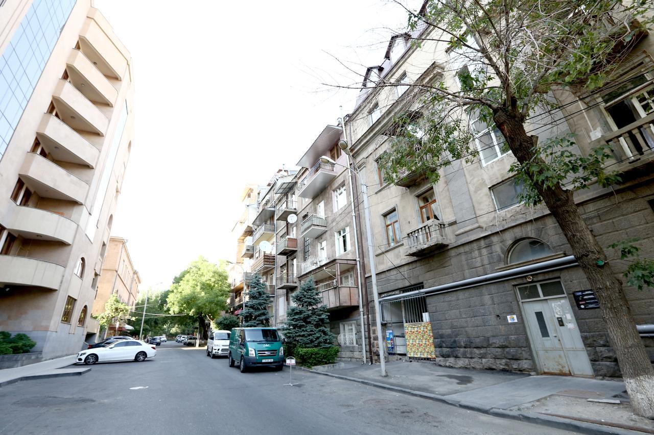 Byron Hostel Yerevan Exterior photo