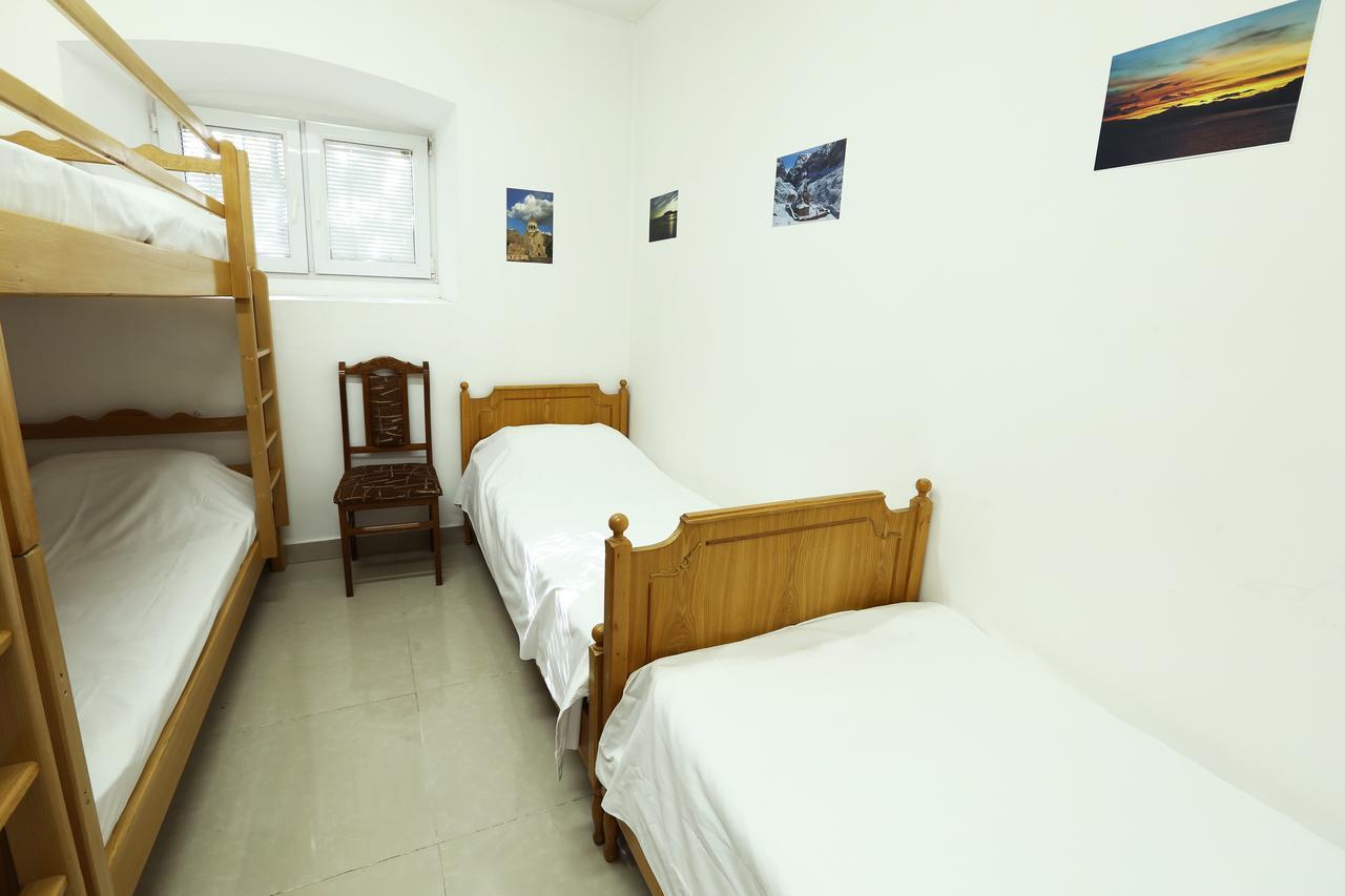 Byron Hostel Yerevan Exterior photo