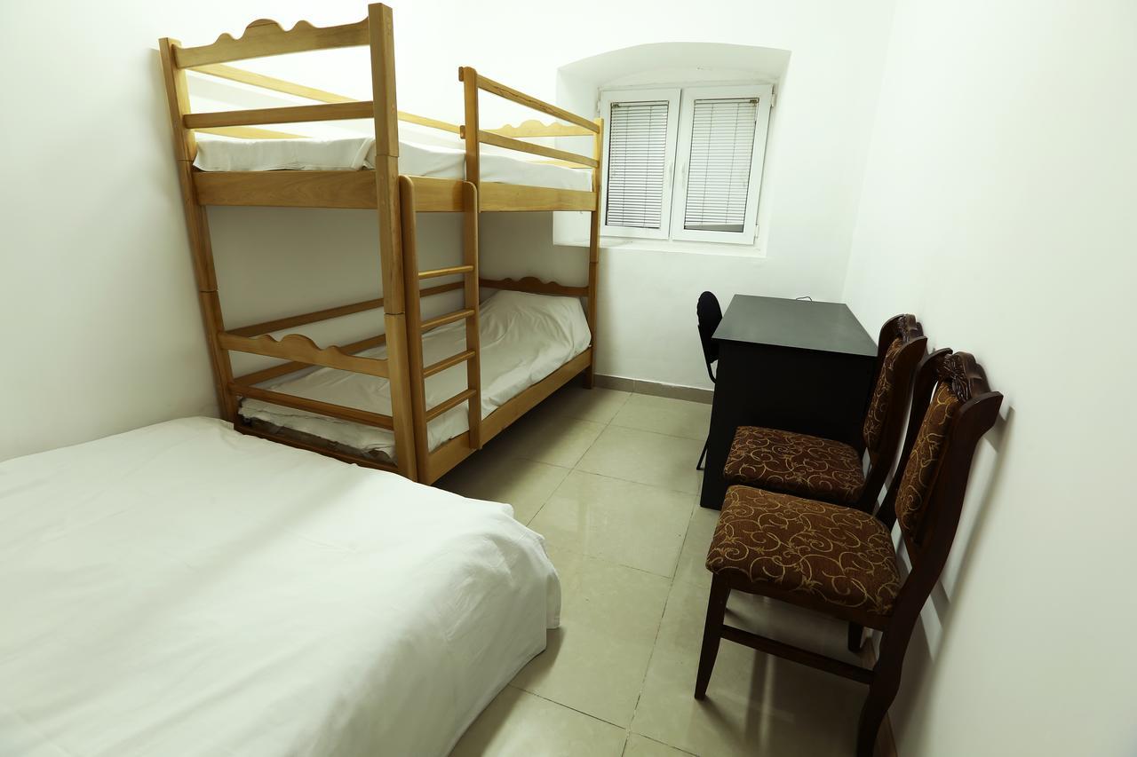 Byron Hostel Yerevan Exterior photo