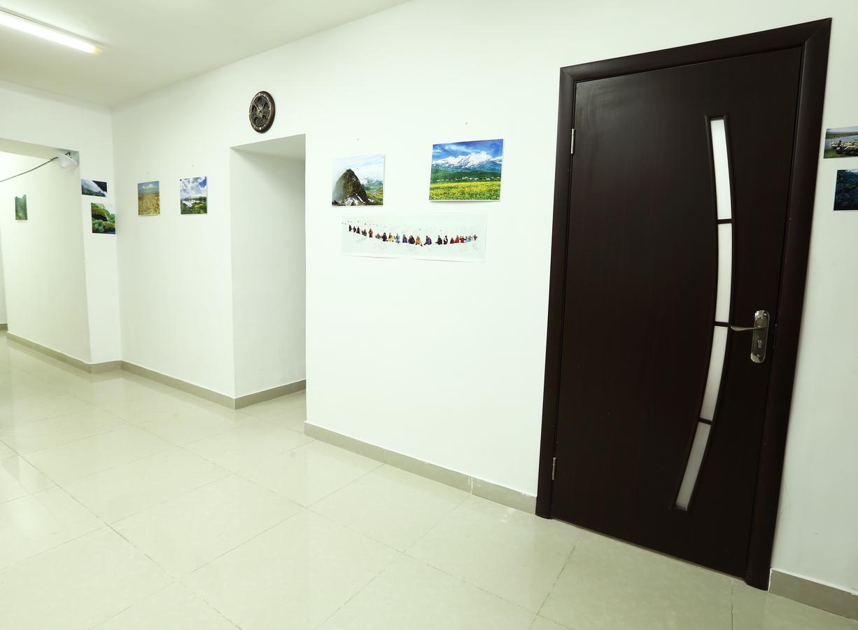 Byron Hostel Yerevan Exterior photo